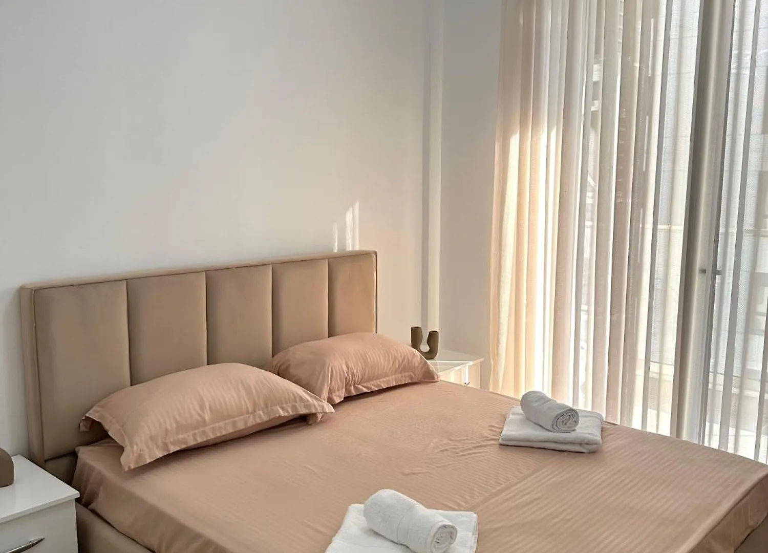 Essy Apartment ティラナ