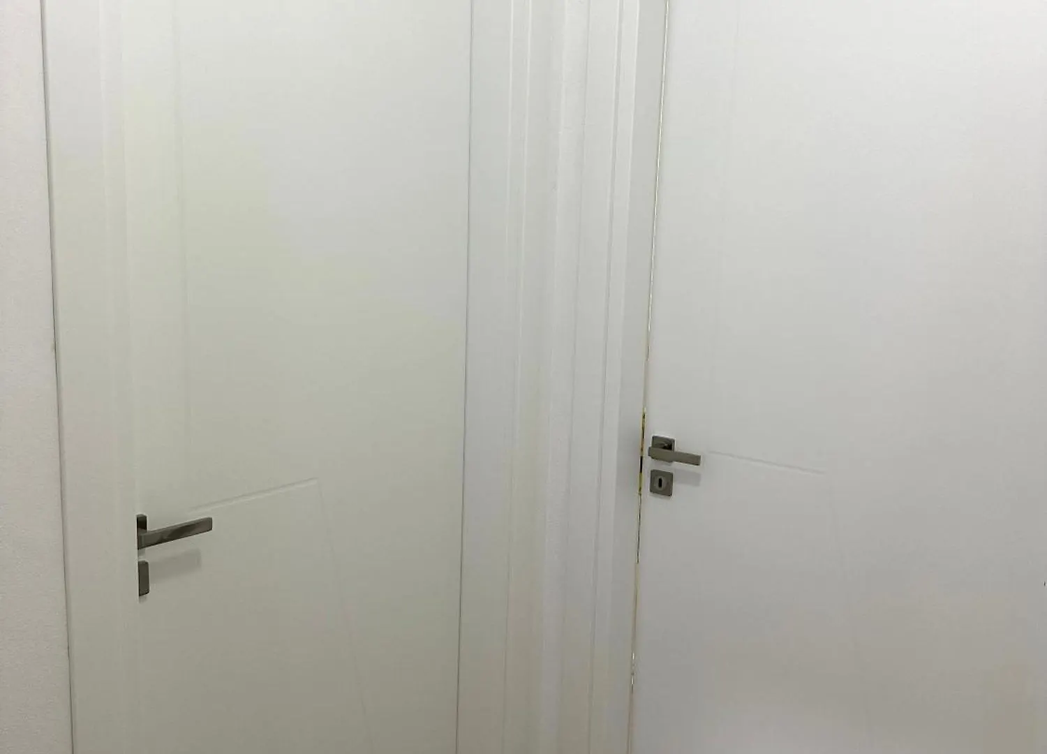 Essy Apartment ティラナ
