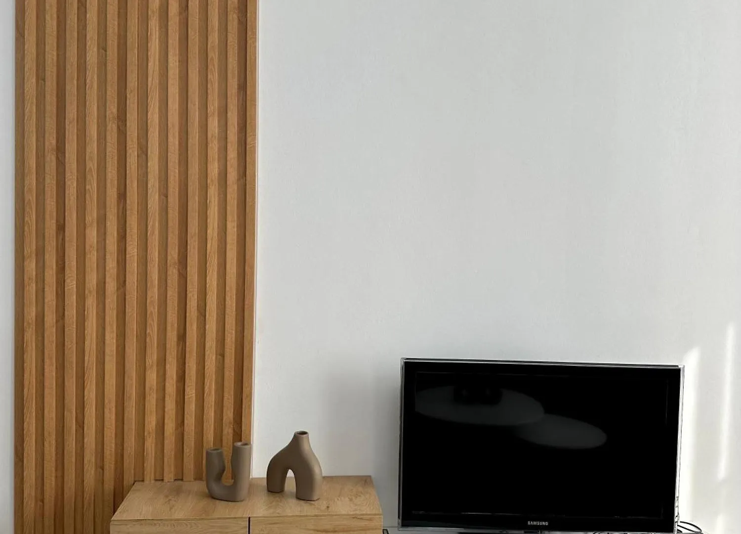 Essy Apartment ティラナ