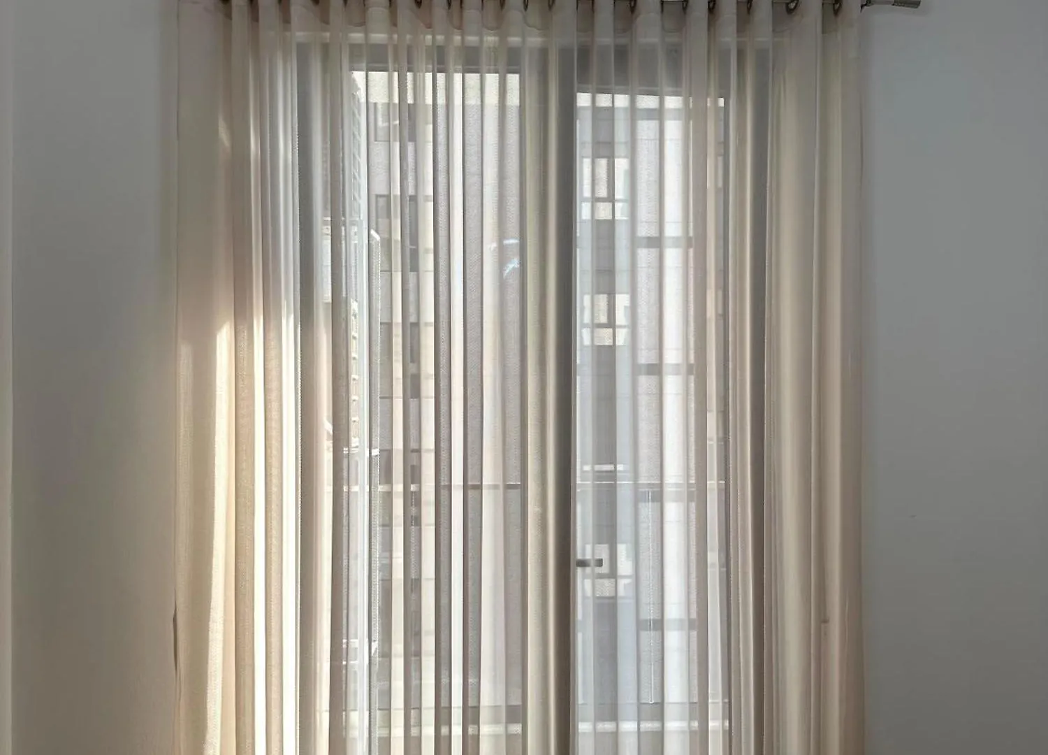 Essy Apartment ティラナ アルバニア